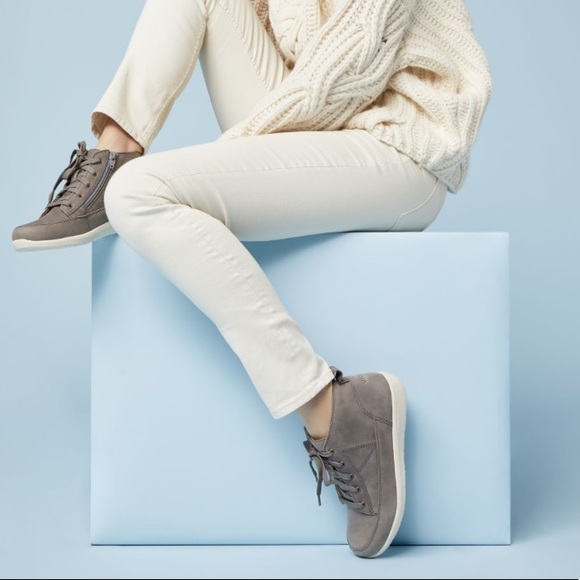 shawna bootie vionic